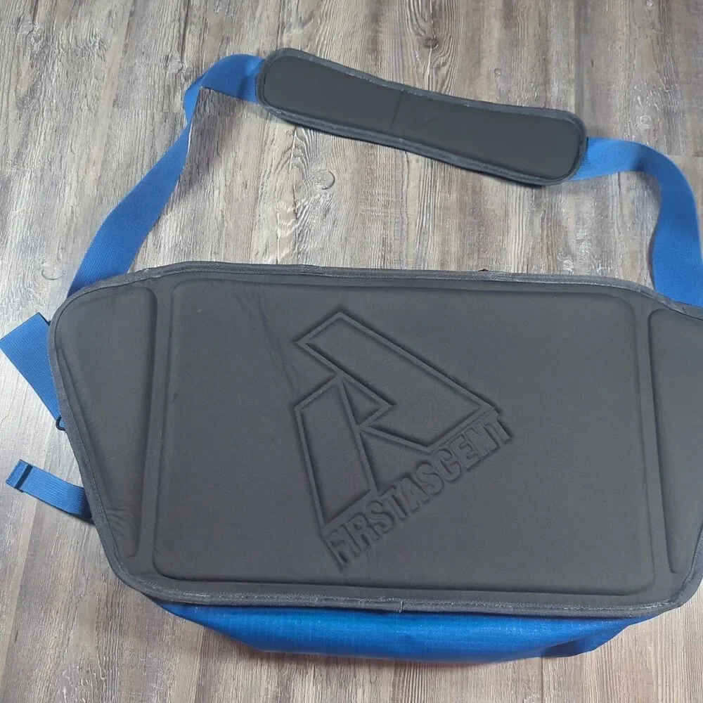 First Ascent Messenger Laptop Bag by Eddie Bauer Expedition Outfitter Blue
